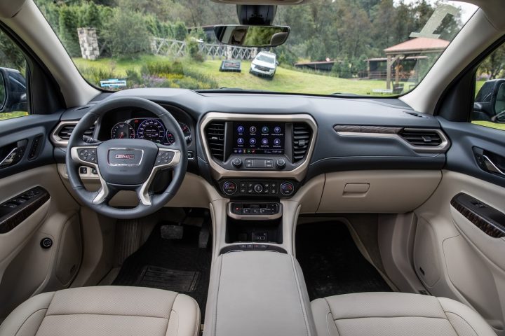 Cockpit view of the GMC Acadia. 