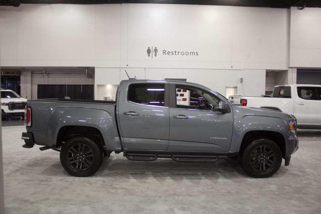 gmc canyon leveling kit becomes available gm authority gmc canyon leveling kit becomes