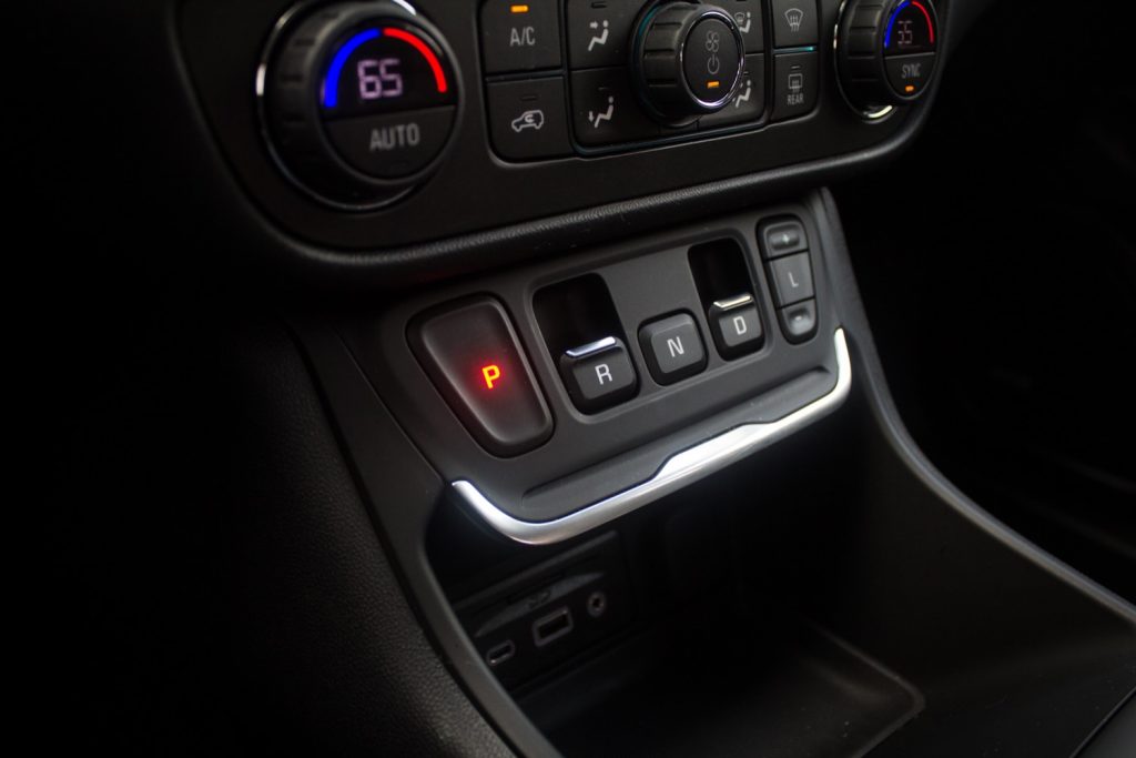 2019 GMC Terrain Interior 028 Cockpit shifting mechanism | GM Authority