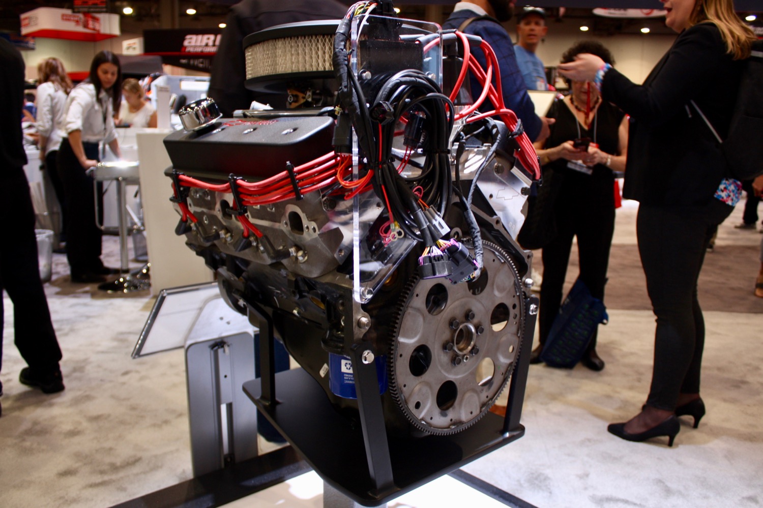New Sp3 V8 Efi Chevrolet Crate Engine Live Photo Gallery Gm Authority