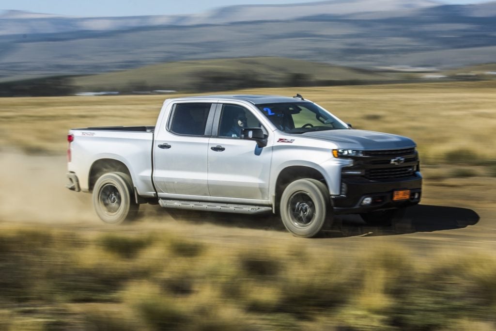 2020 chevy trail boss bed cover