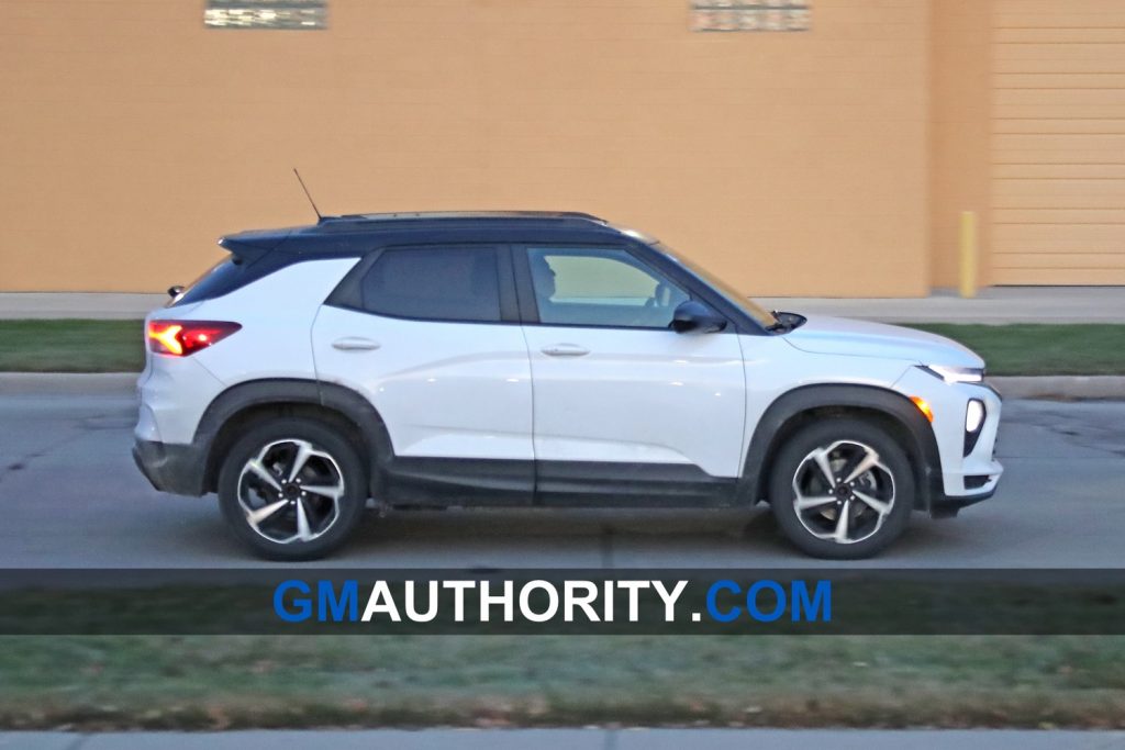 chevy trailblazer white with black rims