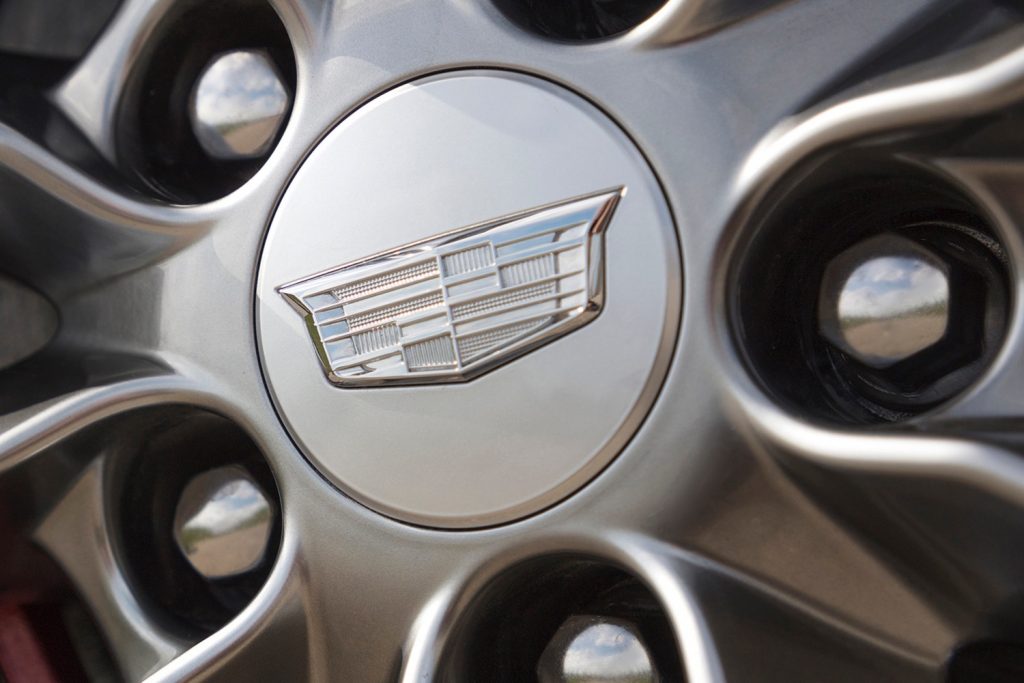 Cadillac logo on the wheel of the 2023 Cadillac CT4.