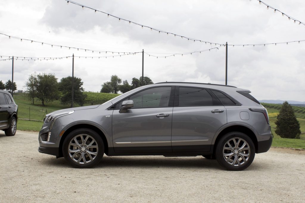 Side profile of 2020 Cadillac XT5 Sport. The 2024 Cadillac XT5 will be very similar to this unit.