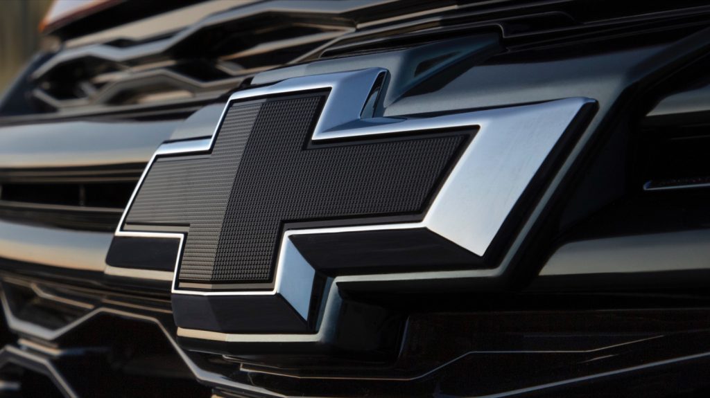 Grille bowtie logo on 2021 Chevy Equinox.
