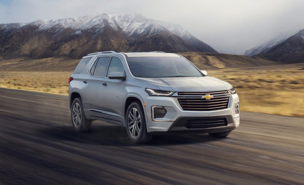 Front-three-quarter photo of 2021 Chevy Traverse.
