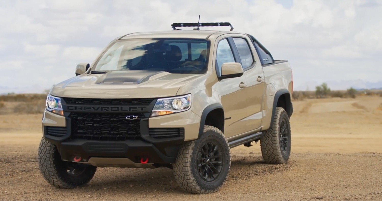 watch 2021 chevrolet colorado zr2 tear though the desert