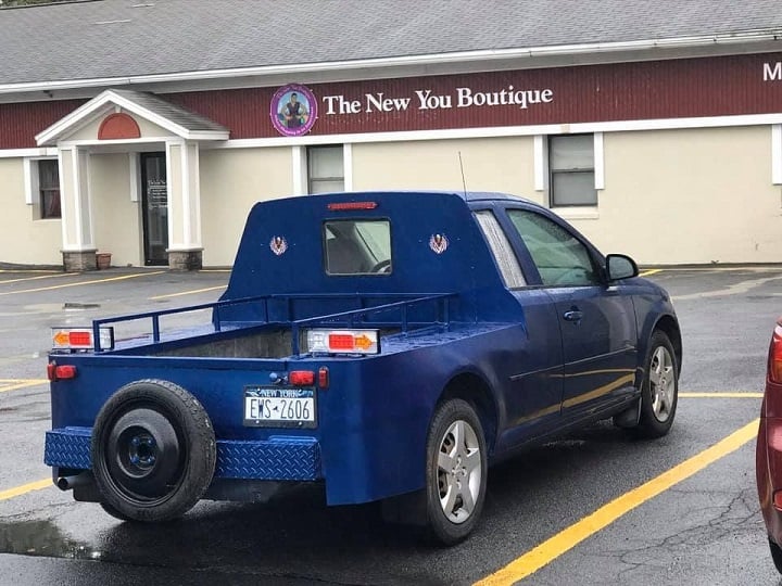 Giving new meaning to the phrase “Car Crash.” : r/Shitty_Car_Mods