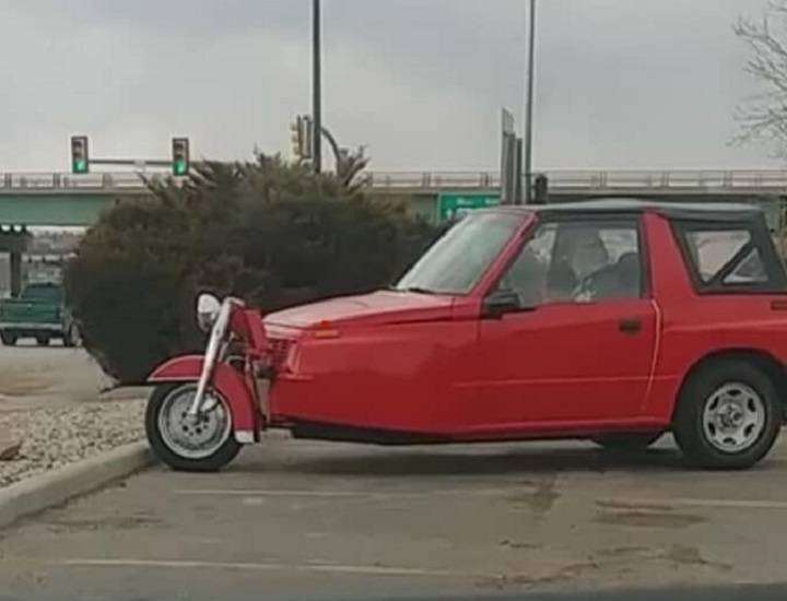 Giving new meaning to the phrase “Car Crash.” : r/Shitty_Car_Mods