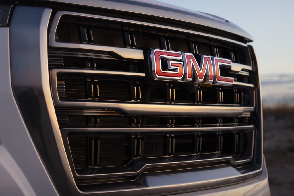 The GMC logo on the grille of the GMC Yukon.