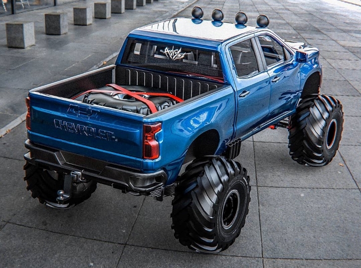 This Chevrolet Monster Truck Was a Fire Chief's Ride, Still Needs Some Work  - autoevolution