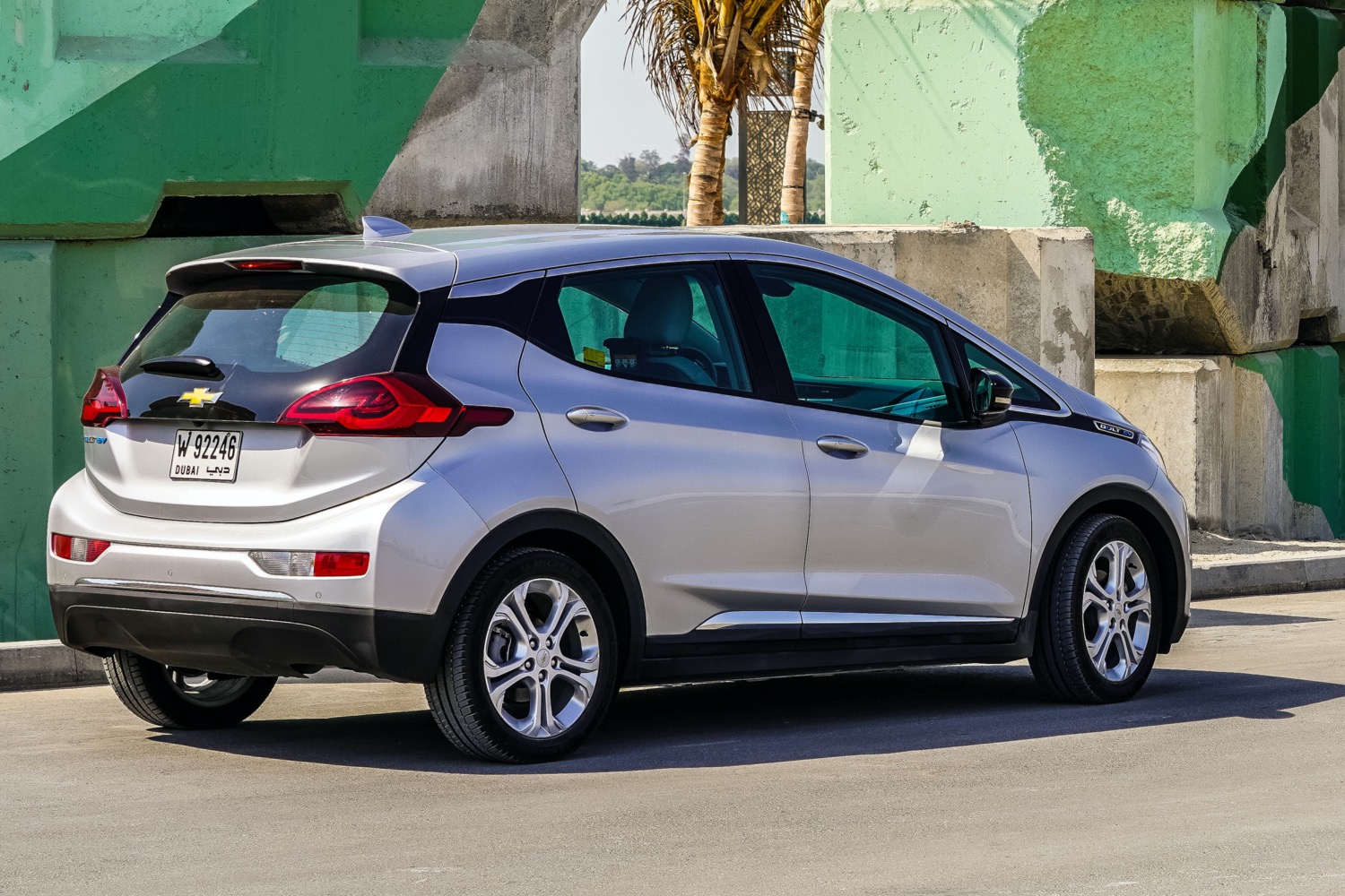 2021 chevy bolt ev to lose two exterior colors in early 2021