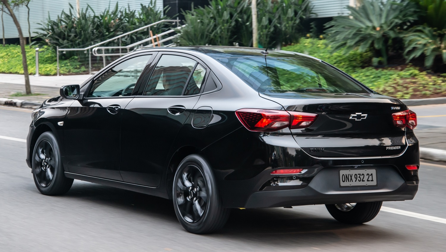 A Gazeta  Série limitada Midnight do Chevrolet Onix Plus investe no estilo  dark