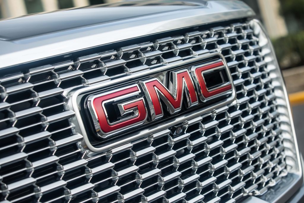 The GMC logo on the GMC Yukon.