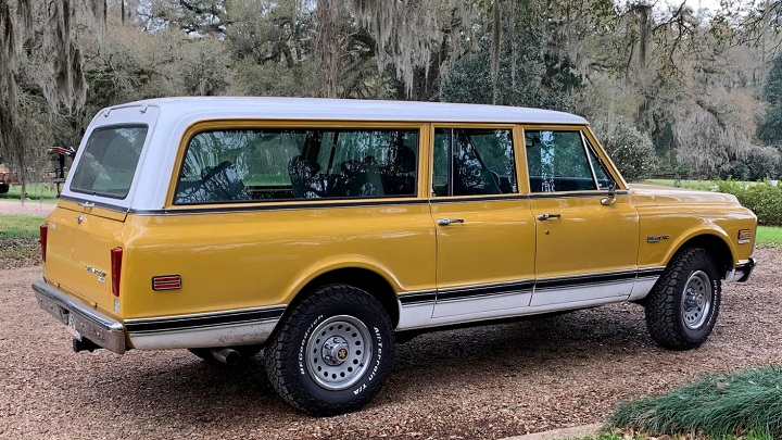 1971 chevrolet suburban z71 to be auctioned gm authority 1971 chevrolet suburban z71 to be