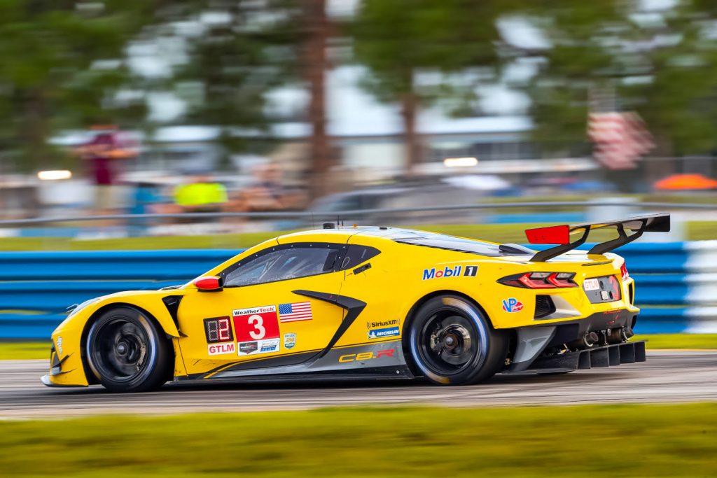 Chevrolet corvette c8 r