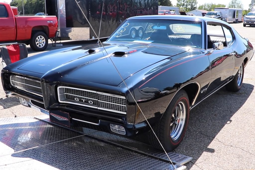 Classic Pontiac GTO Takes On GTX At The Strip: Video | GM Authority