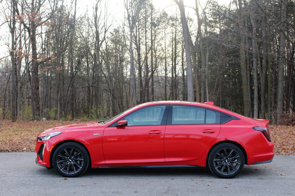 Far Industriel bus Cadillac CT5-V In Velocity Red: Live Photo Gallery