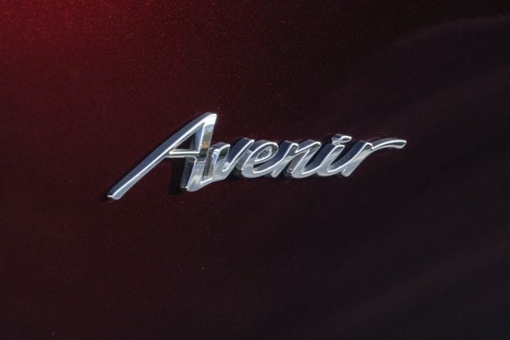 The Buick Avenir logo.