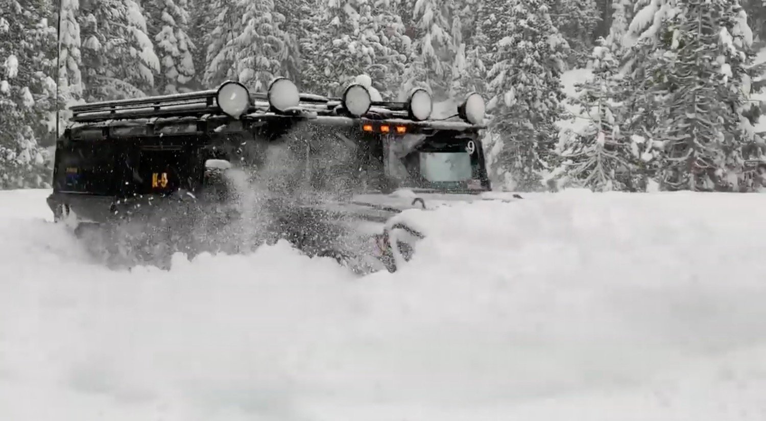 Hummer H1 Slices Through Waist-Deep Powder: Video | GM Authority