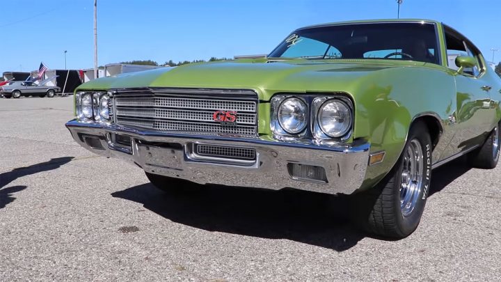 1971 Buick GS Stage 1 Vs 1971 Plymouth 'Cuda Drag Race: Video