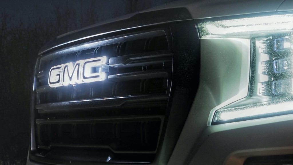 2021 GMC Yukon Illuminated Grille Emblem: Live Photo Gallery