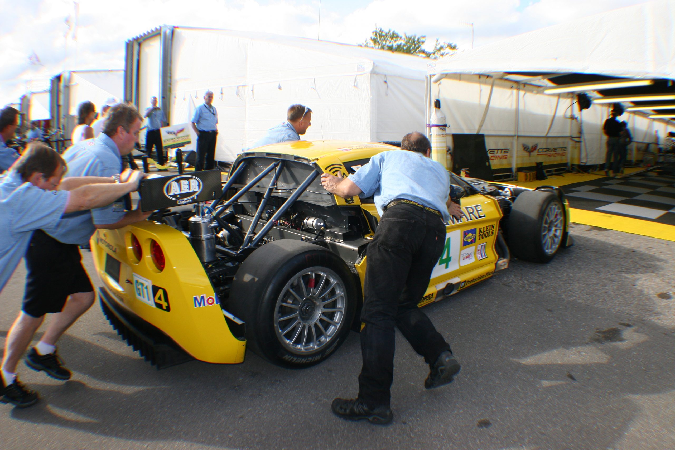 Chevrolet Corvette C6.R – GT1 – Pit Crew – Open body work | GM Authority