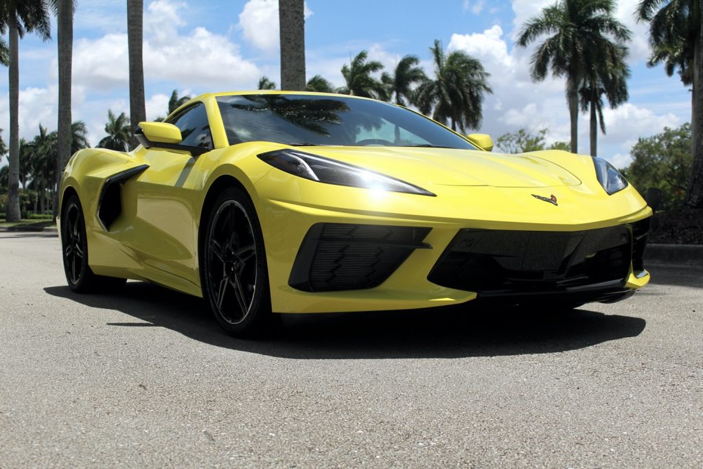 Comparing The Two Tires On Chevy C8 Corvette Stingray