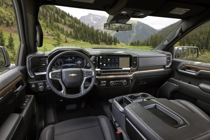 The refreshed Chevy Silverado 1500 interior.