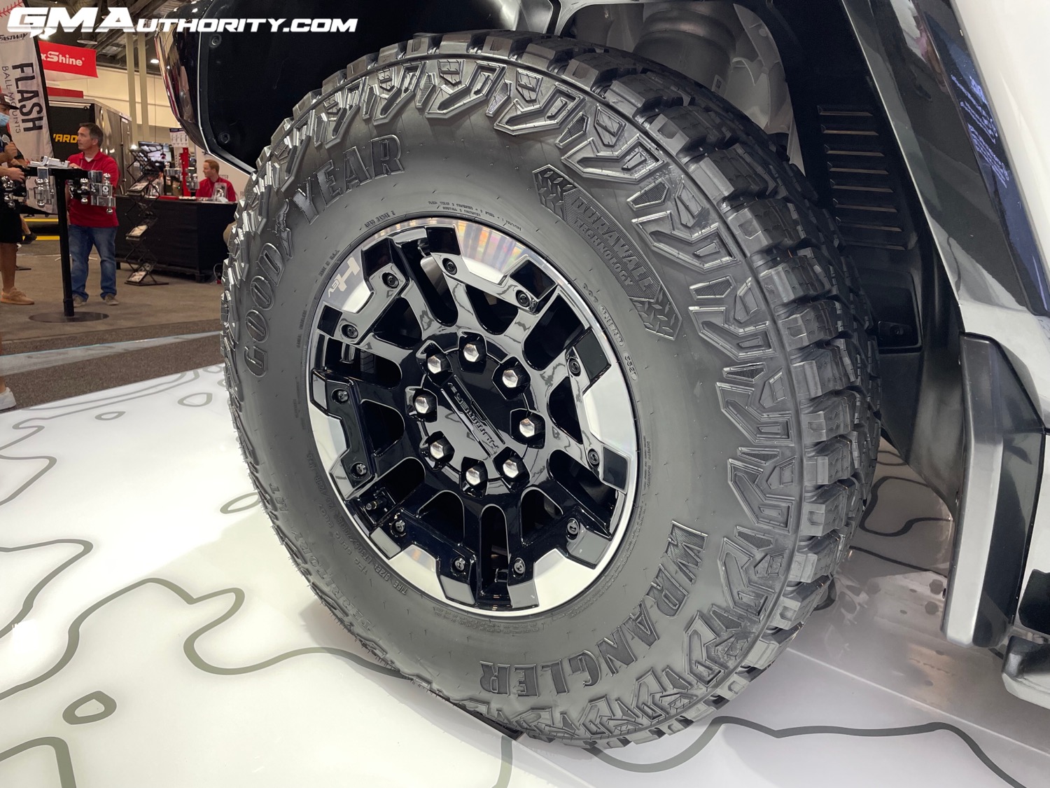 2022 GMC Hummer EV Pickup Edition 1 – SEMA 2021 Live Photos – Interstellar  White – Exterior 007 – front 18-inch Black Aluminum wheel with machined  accents RCS – Goodyear Wrangler Territory MT Tire | GM Authority