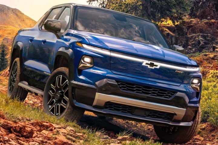 Chevy Colorado EV GMC Canyon EV To Appear In 2026   2024 Chevrolet Silverado EV RST Exterior 014 Front Three Quarters Off Roading 720x480 