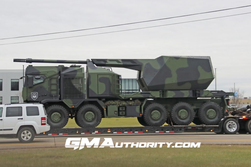 Camion militare tedesco avvistato durante i test vicino al campo di prova di General Motors Milford Rheinmetall-Defence-HX3-10-x-10-spotted-in-Detroit-December-2021-003-1024x683