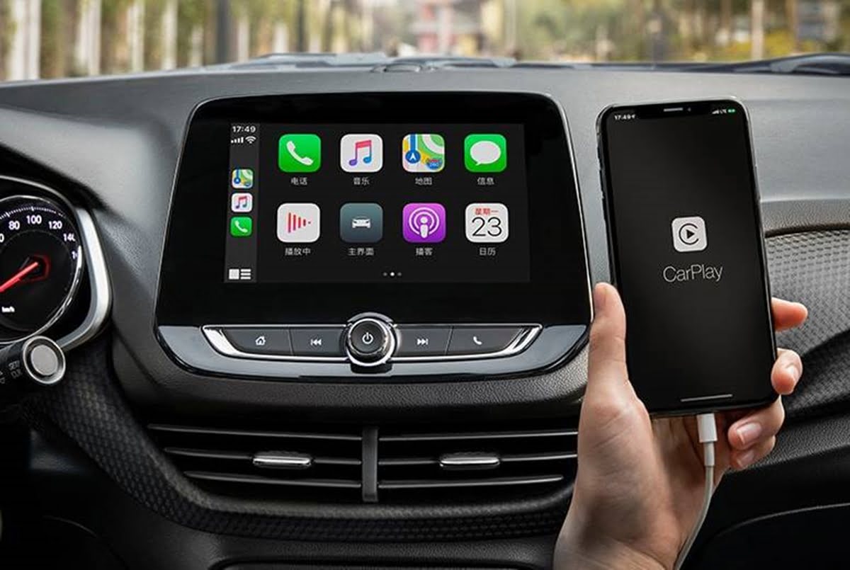 General Motors will stop offering Apple CarPlay and Android Auto  connectivity