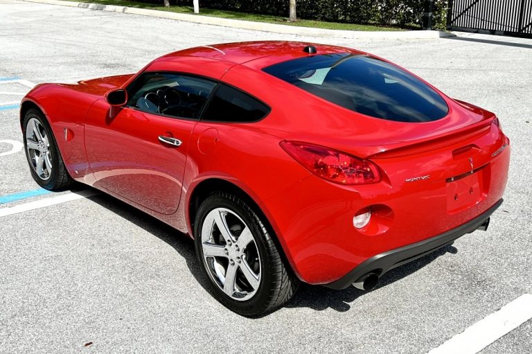 Like-New 2009 Pontiac Solstice GXP Coupe Up For Grabs