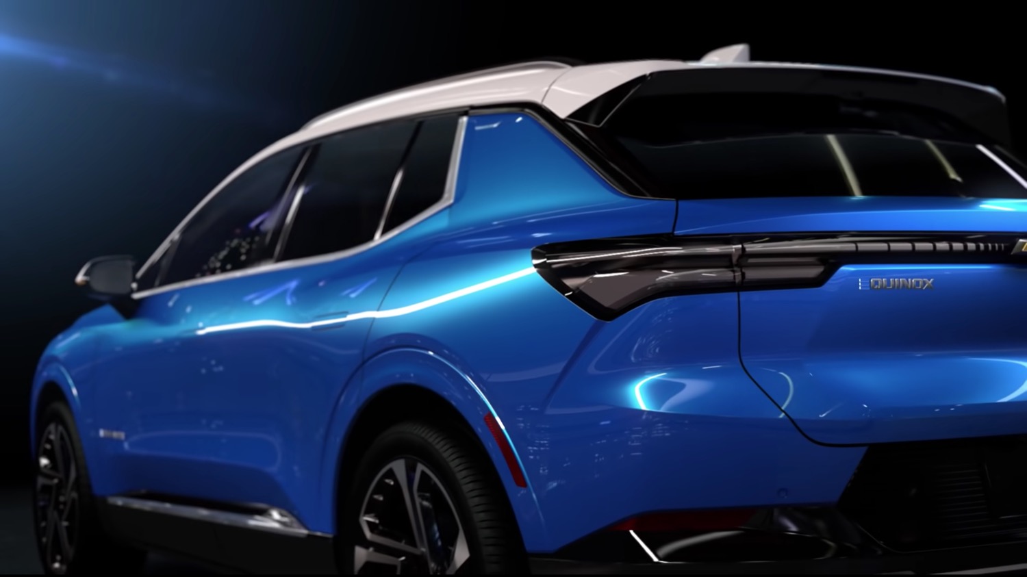 El Chevy Equinox EV 2024 se ve bien en azul video