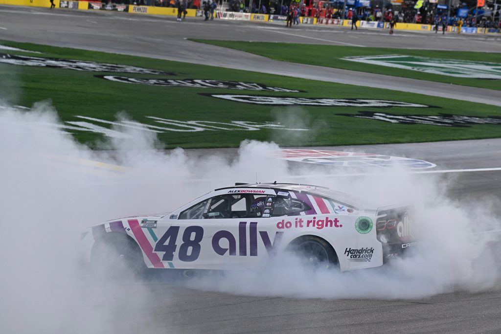 https://gmauthority.com/blog/wp-content/uploads/2022/03/Alex-Bowman-Nascar-Next-Gen-Camaro-Las-Vegas-Motor-Speedway-Win-002-1024x683.jpg