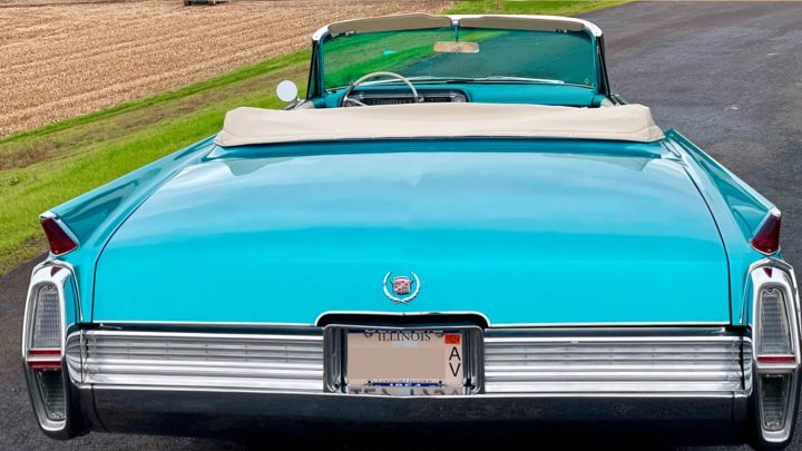 1963 1964 Cadillac Deville Fleetwood 15 inch wheel hub cap trim