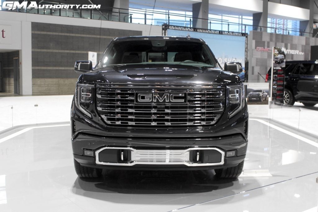 2022 GMC Sierra 1500 Denali Ultimate, AT4X: Up Close