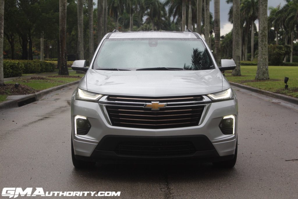 The front end of the 2022 Chevy Traverse.