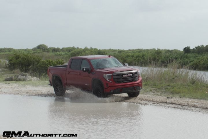 Front three quarters view of the 2022 GMC Sierra. 
