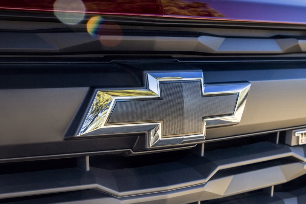 The Chevrolet Bow Tie badge on a Chevy Colorado. 