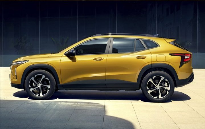 Side view of the 2023 Chevy Seeker in China.