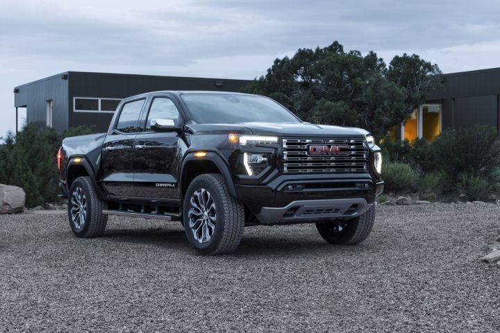 Front-three-quarter view of GMC Canyon.