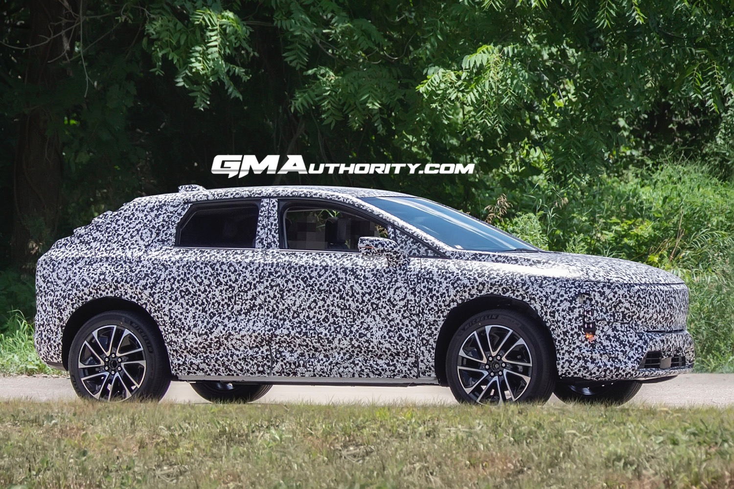 Sub-Lyriq Cadillac EV Crossover – Prototype Spy Shots – August 2022 ...