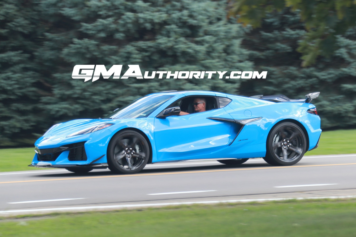 2023 Corvette Z06 With Z07 Package In Rapid Blue Photos