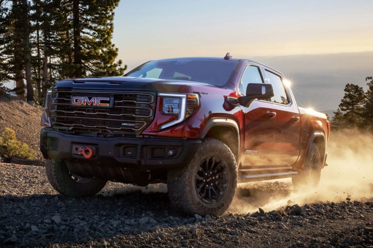 2024 GMC Sierra To Offer New Power-Retractable Assist Steps