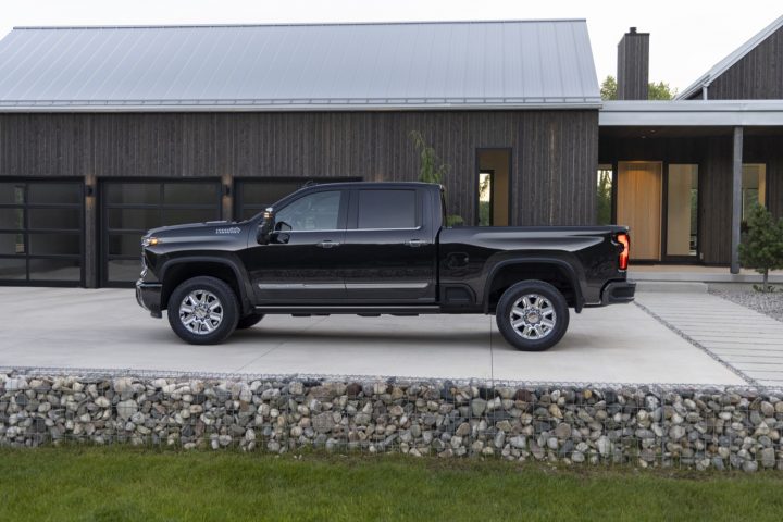 In October 2024, low-interest financing is again available on the 2024 and 2025 Chevy Silverado HD. Shown here is 2024 Chevy Silverado HD in High Country trim.