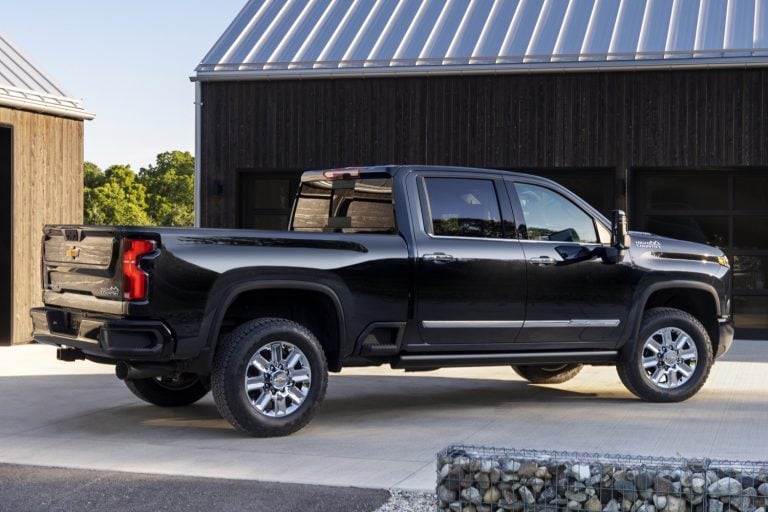 GM Releases Chevy Silverado HD Power Assist Step Issue Fix