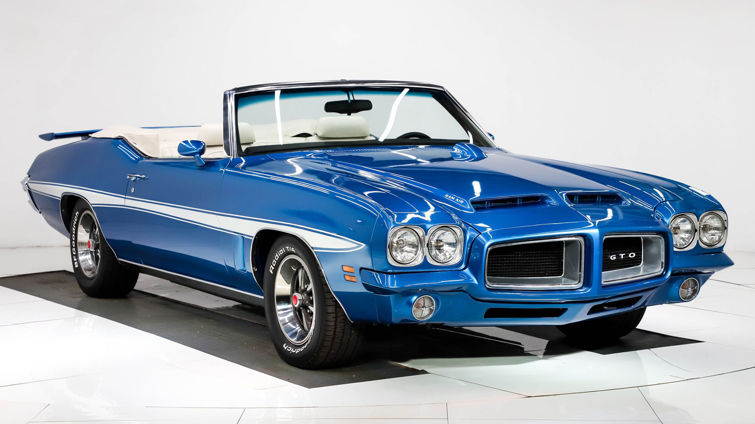 https://gmauthority.com/blog/wp-content/uploads/2022/10/1972-Pontiac-GTO-convertible-exterior-007-Volo-Auto-Lucerne-Blue-passenger-front-three-quarter.jpg