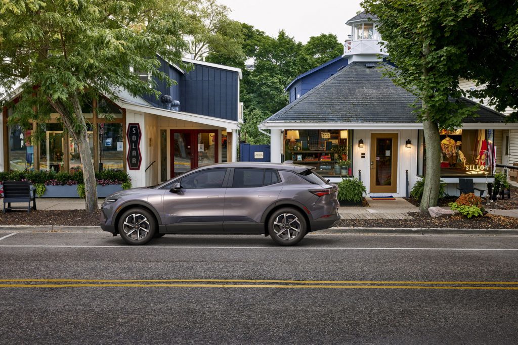 https://gmauthority.com/blog/wp-content/uploads/2022/10/2024-Chevrolet-Equinox-EV-1LT-Sterling-Gray-Metallic-GXD-Press-Photo-Exterior-005-Side-1024x683.jpg